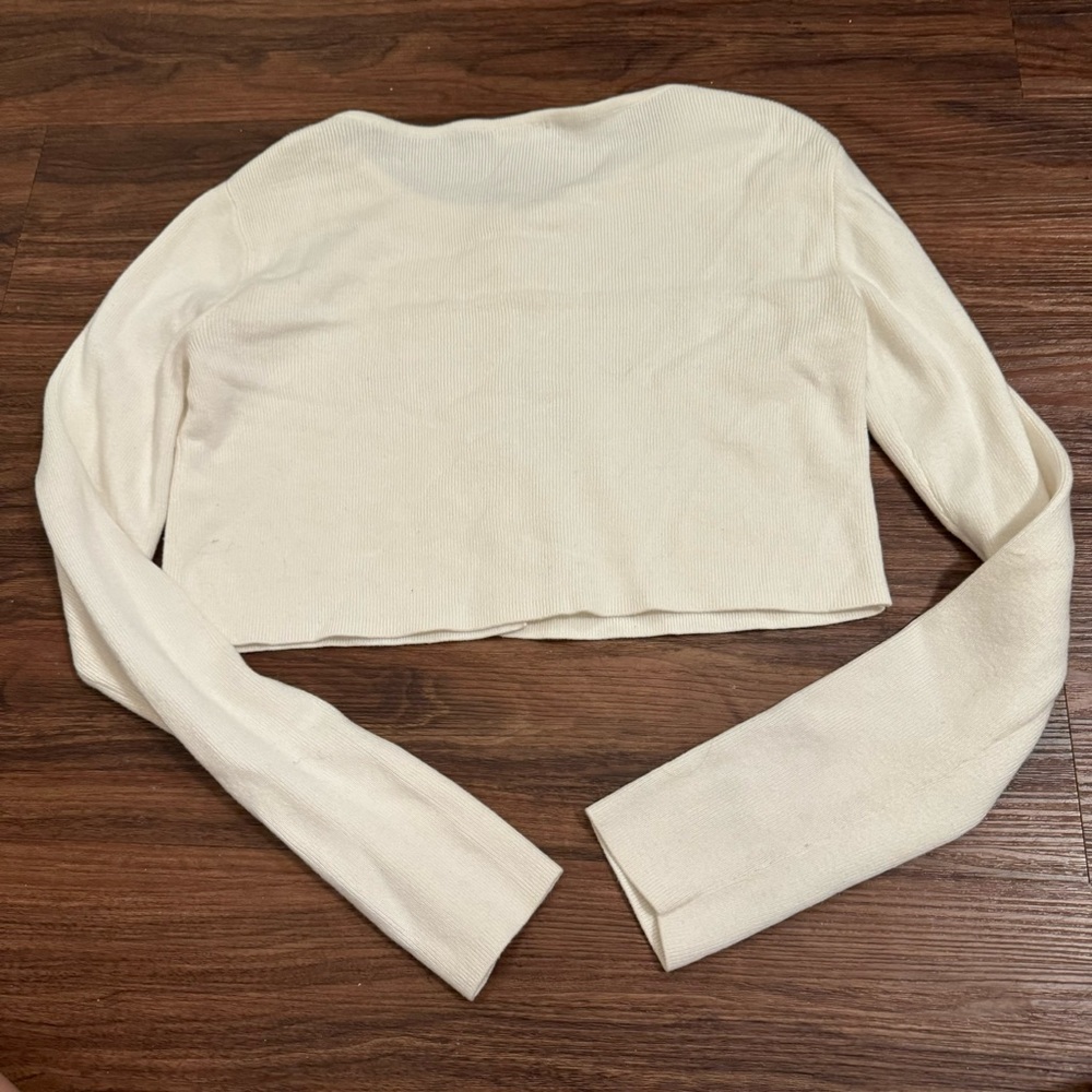 SOLD brandy Melville cropped cardigan - Picture 4 of 4